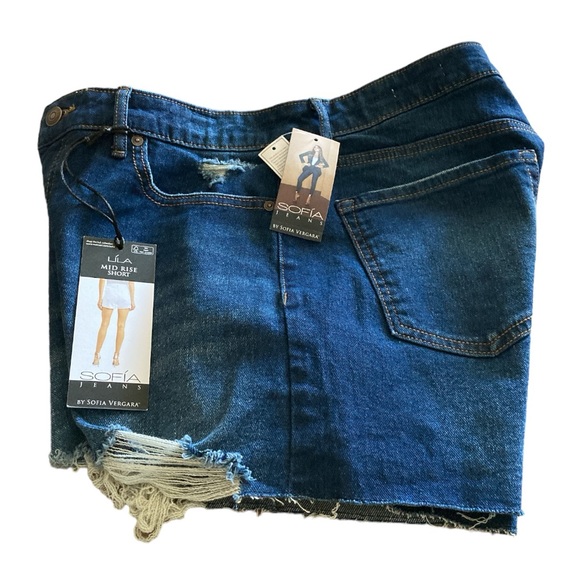 Sofia Jeans Lila Relaxed Mid Rise Shorts With Distressed Hem & Body - Picture 5 of 13